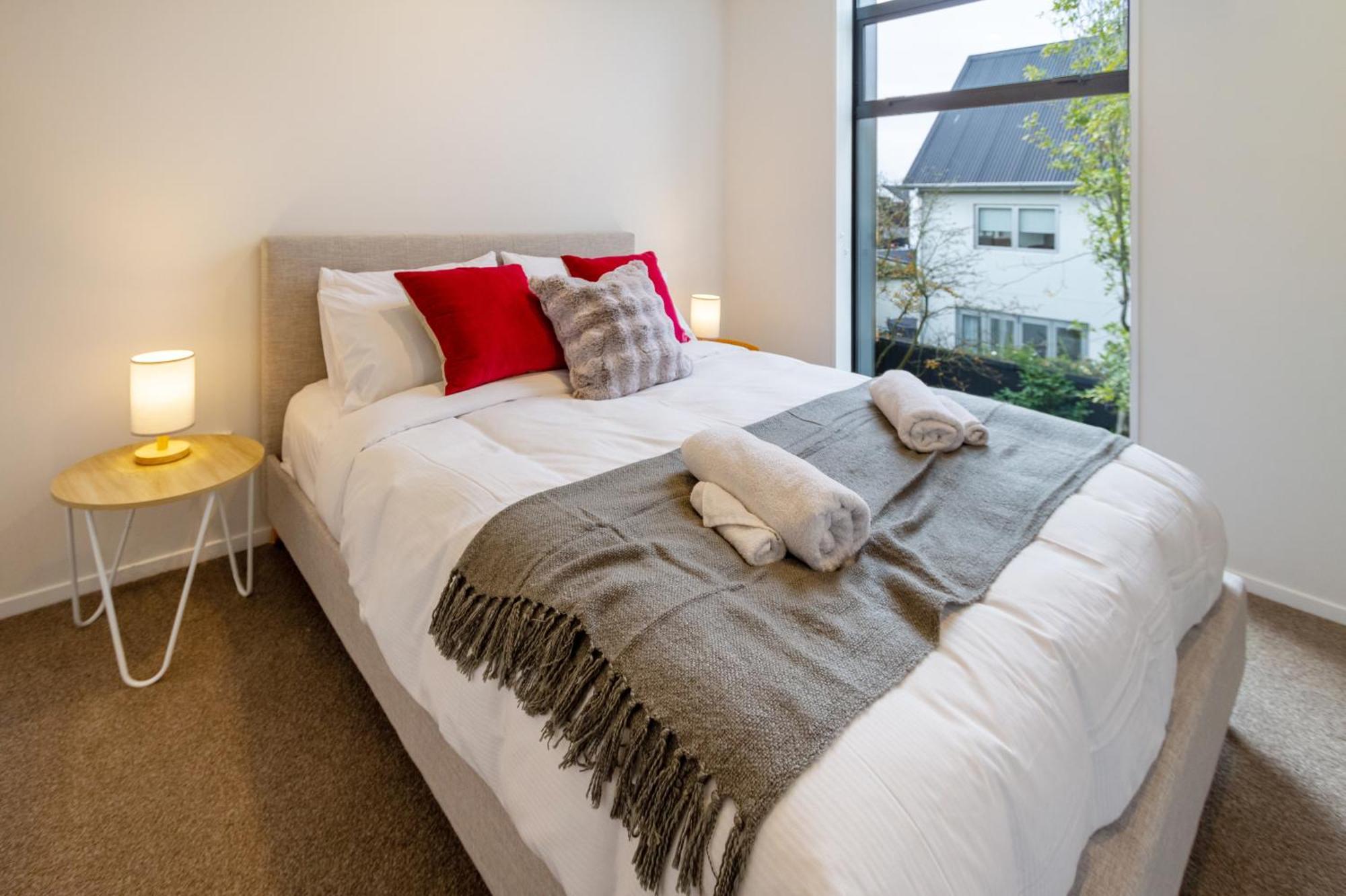 Stylish 3 Bedroom Home In Prime City With Garage Christchurch Eksteriør bilde