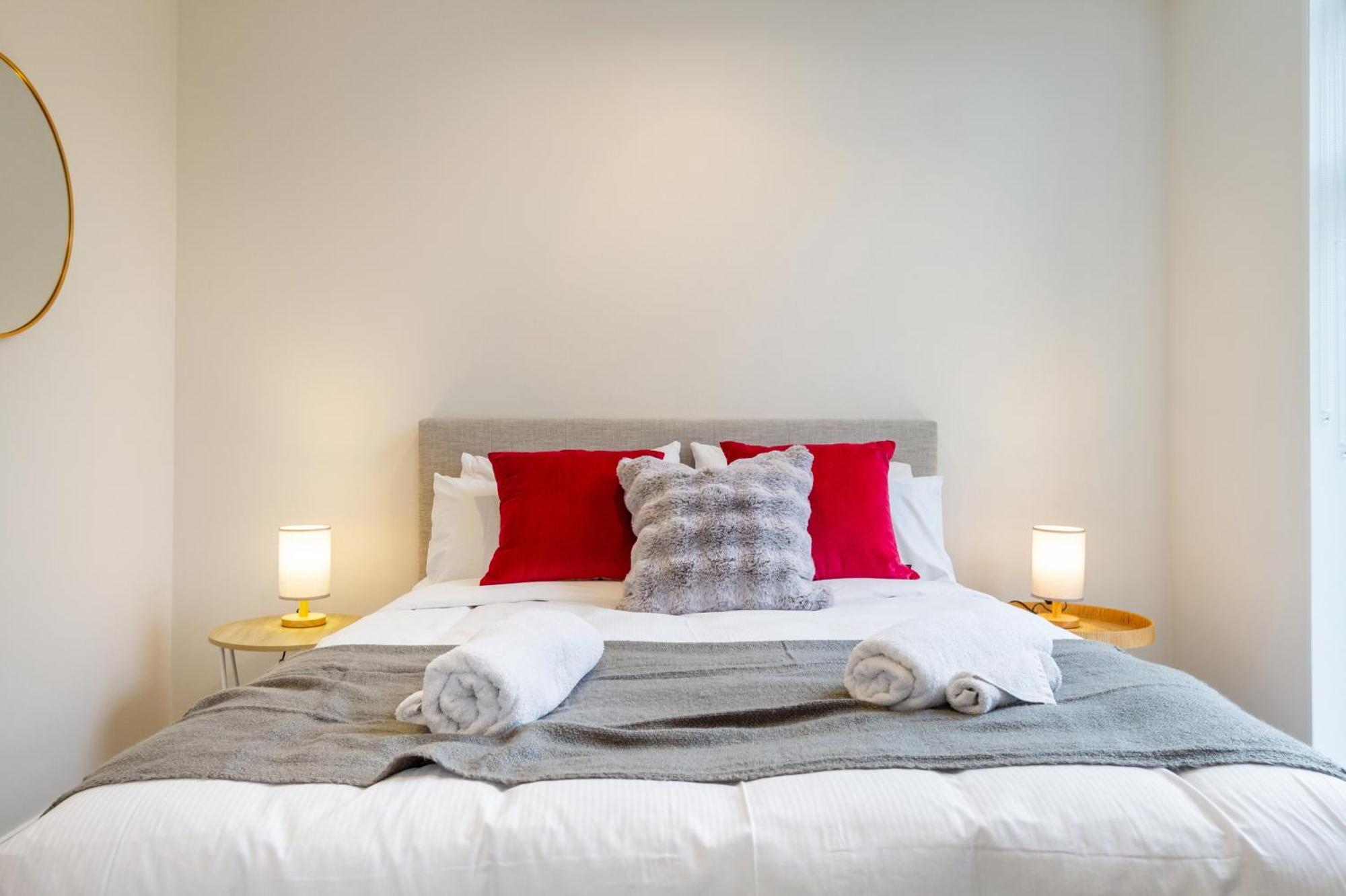 Stylish 3 Bedroom Home In Prime City With Garage Christchurch Eksteriør bilde