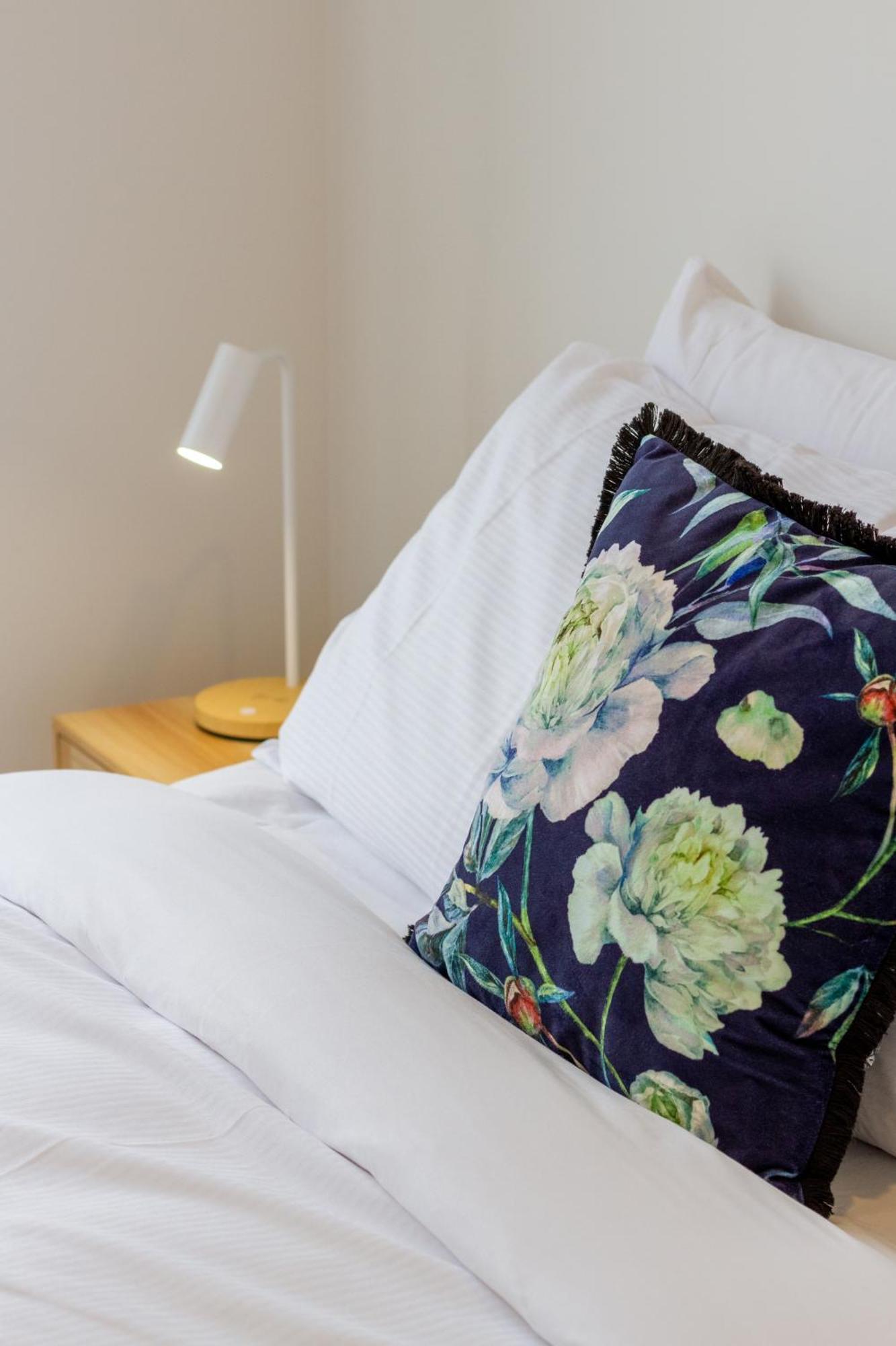 Stylish 3 Bedroom Home In Prime City With Garage Christchurch Eksteriør bilde