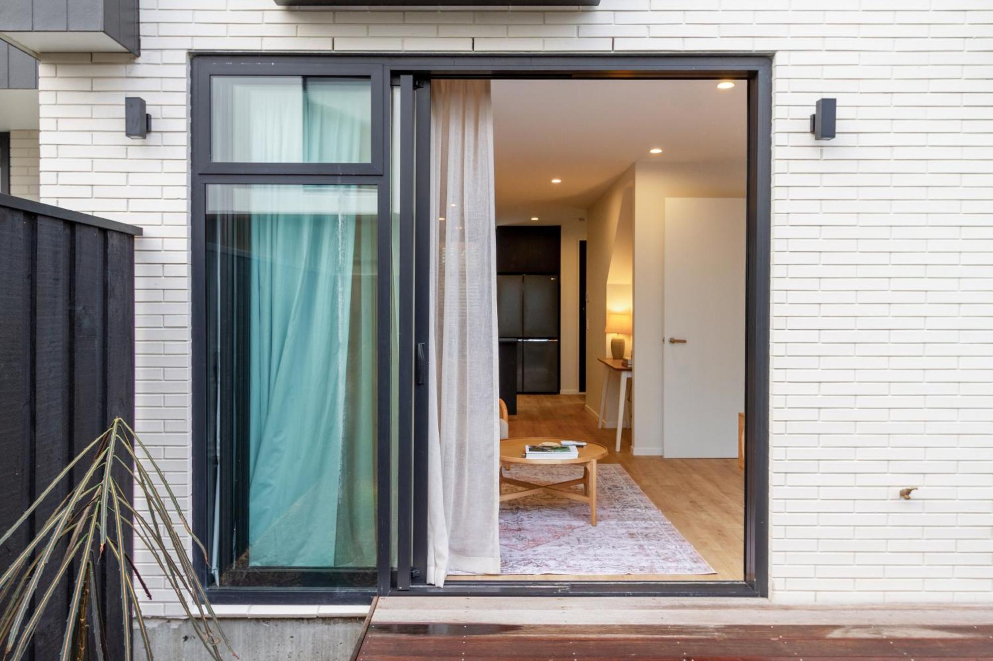 Stylish 3 Bedroom Home In Prime City With Garage Christchurch Eksteriør bilde