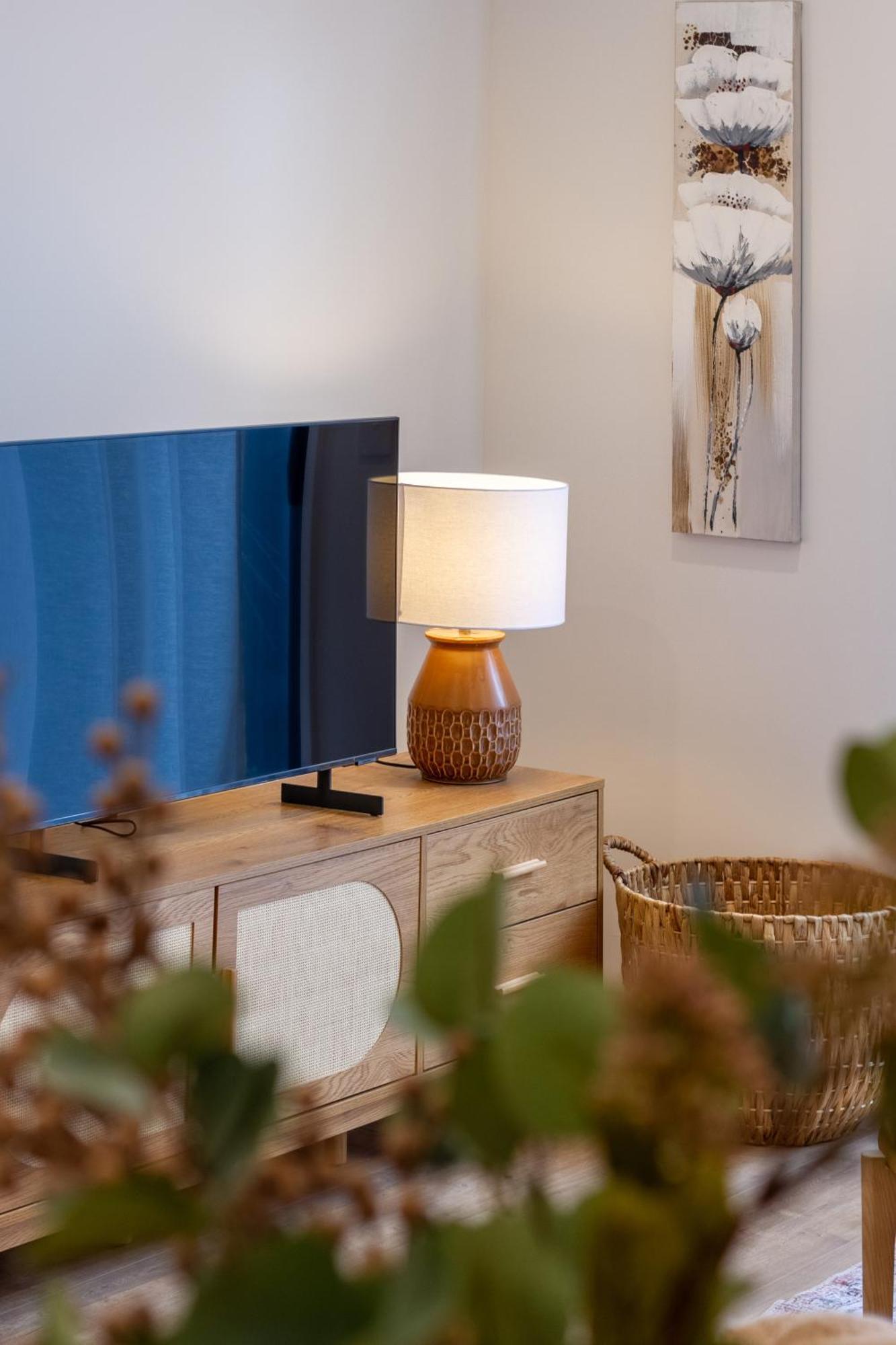 Stylish 3 Bedroom Home In Prime City With Garage Christchurch Eksteriør bilde