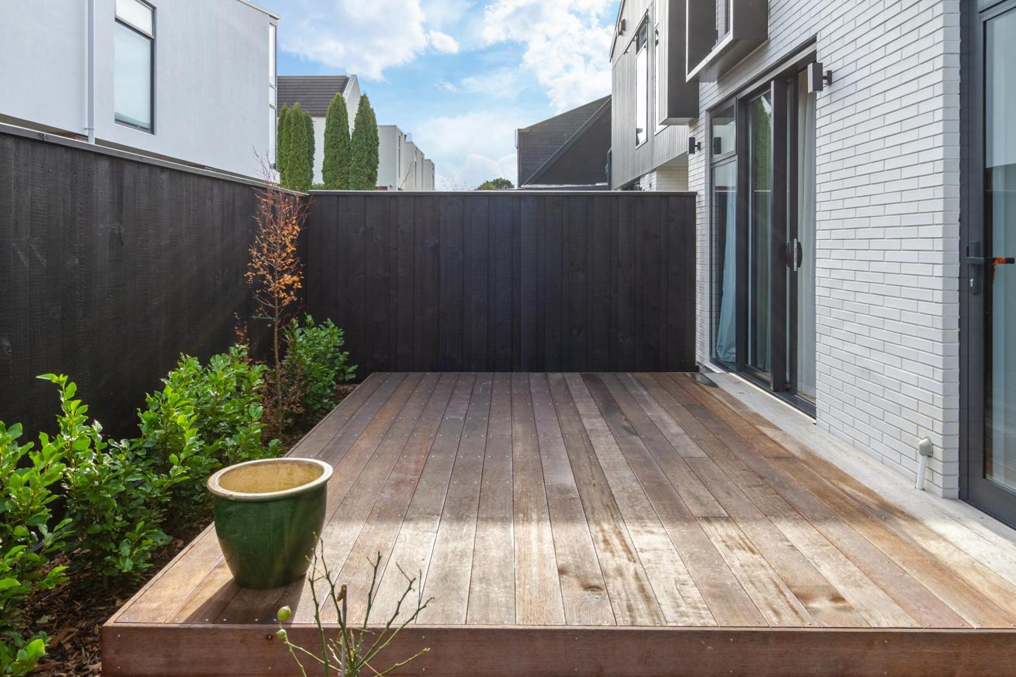 Stylish 3 Bedroom Home In Prime City With Garage Christchurch Eksteriør bilde