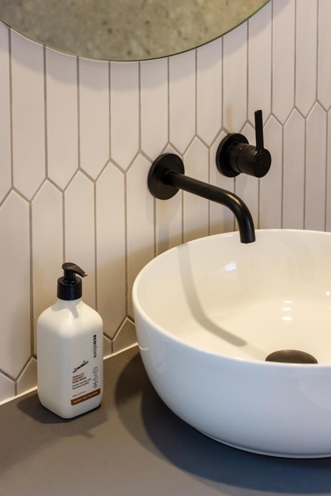 Stylish 3 Bedroom Home In Prime City With Garage Christchurch Eksteriør bilde